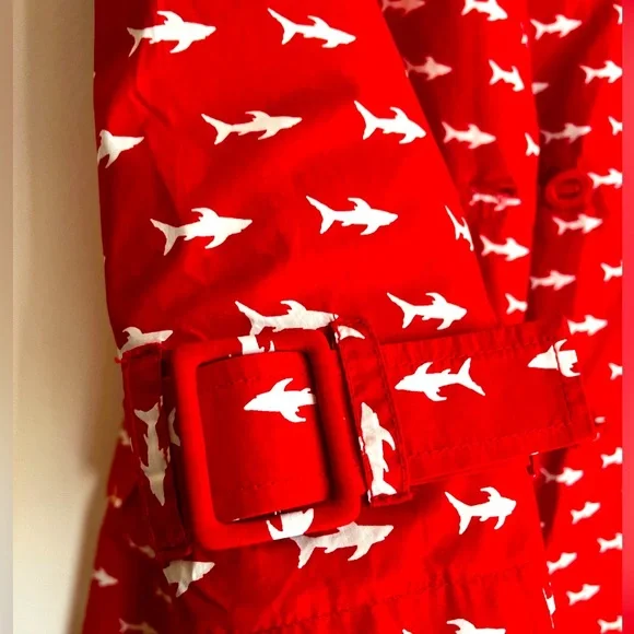 Vintage Red trench coat with white shark print by gsus industries - Picture 4 of 6